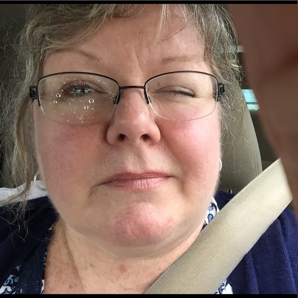 🌷 Poshmark Ambassador • Kathy - Picture 8 of 14